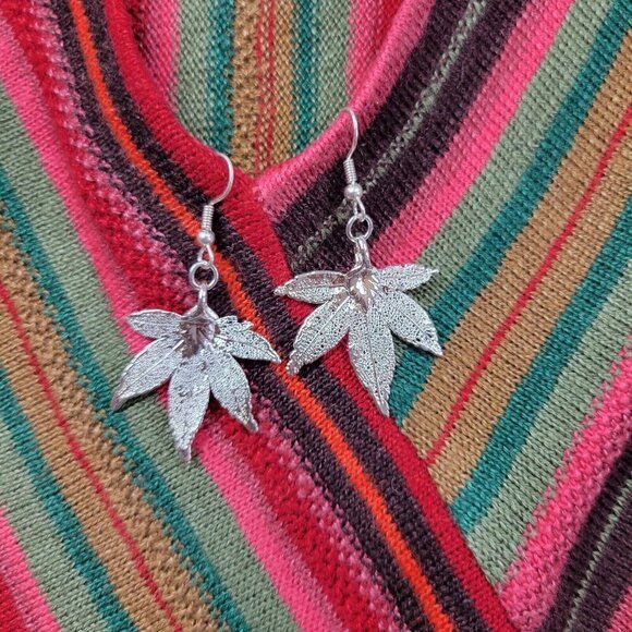 Silver Tone Leaf Earrings Natures Jewelry Japanese Maple Fish Hook Style Unique - Picture 1 of 8